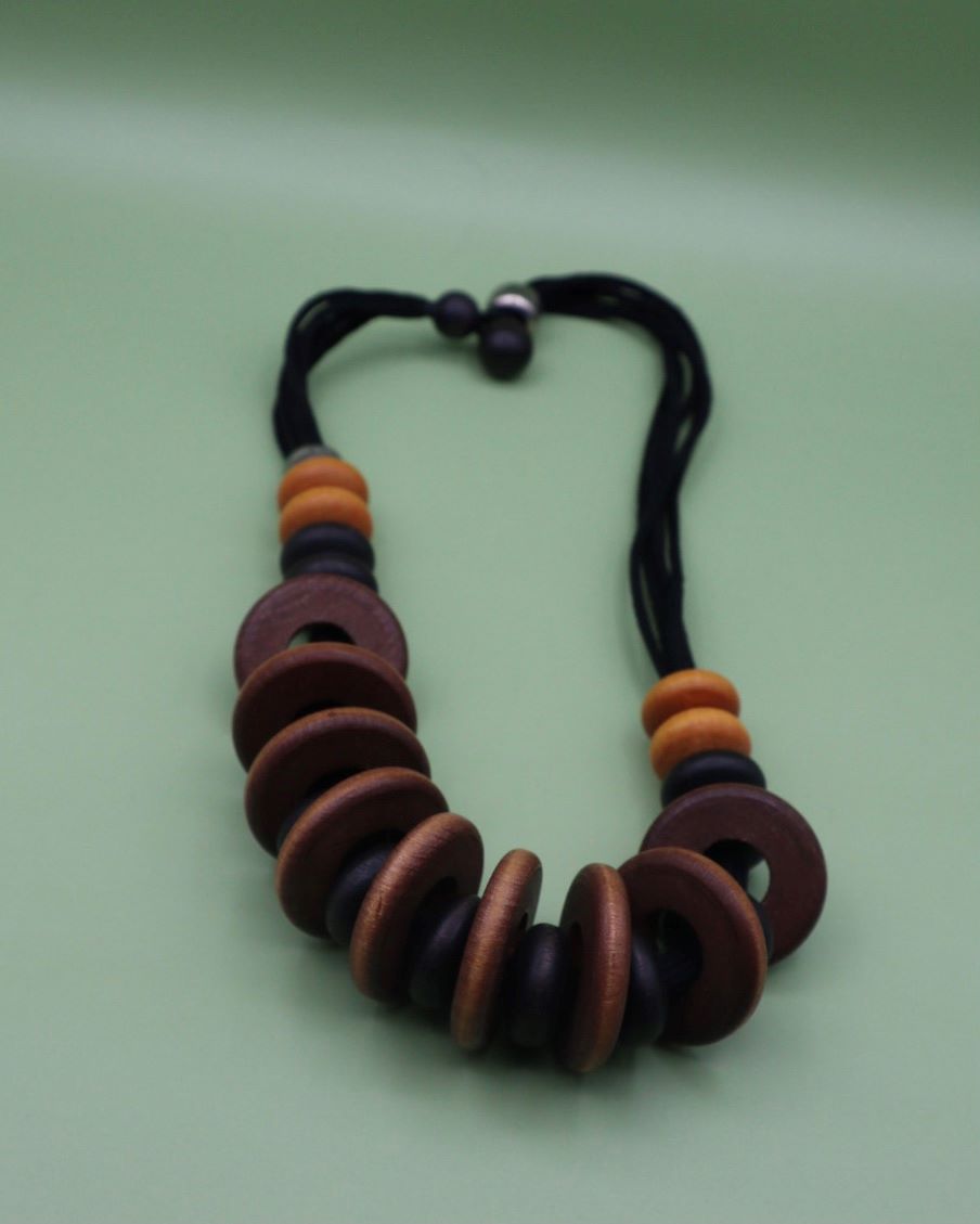 aarikka-kaulakoru-puu