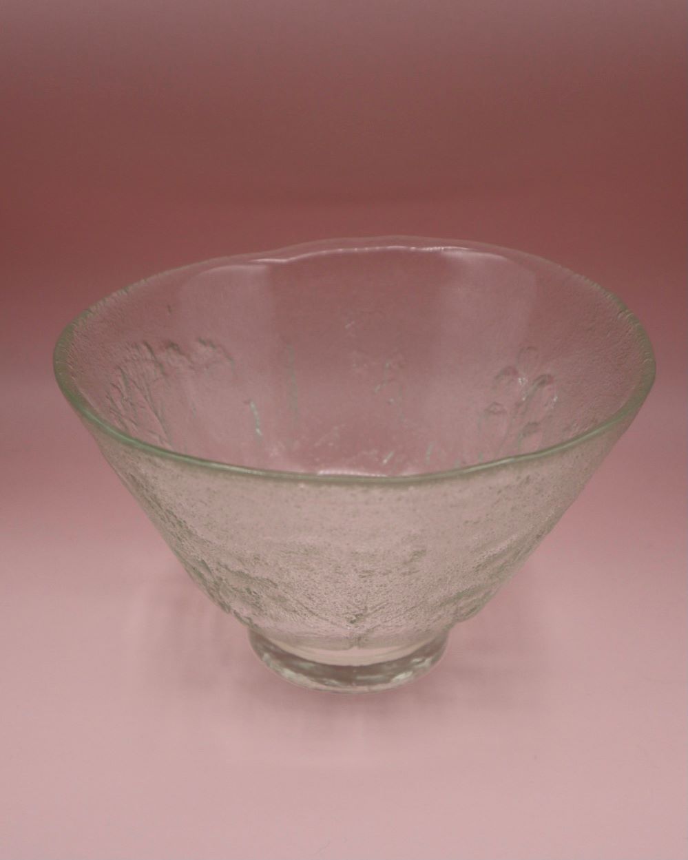 humppila-heinia-kainalossa-lasikulho