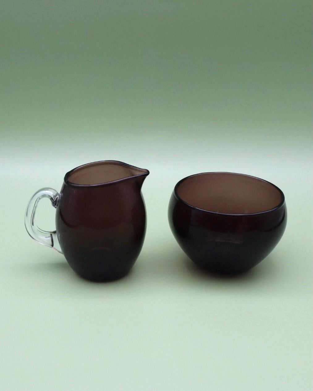 lila-lasinen-sokerikko-ja-kermakko