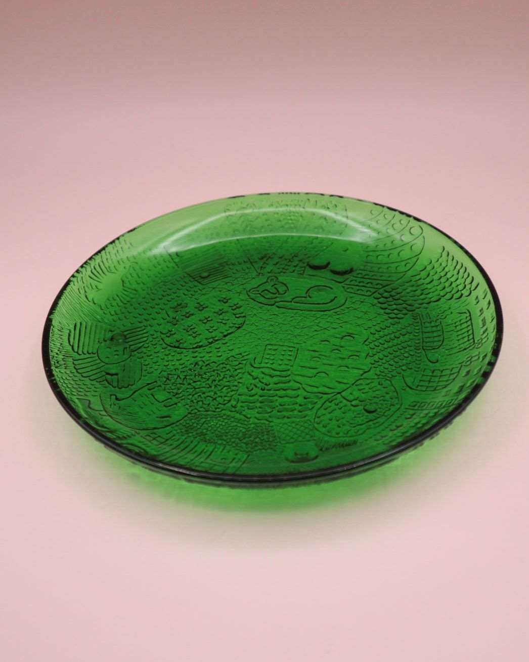 nuutjarven-lasi-fauna-lautanen-vihrea