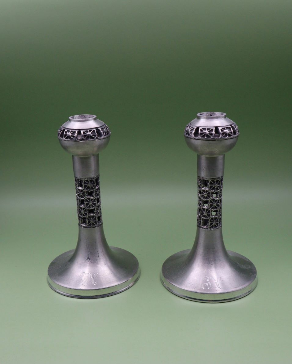 turun-hopea-sarpaneva-pitsi-kynttilanjalat-tinaa