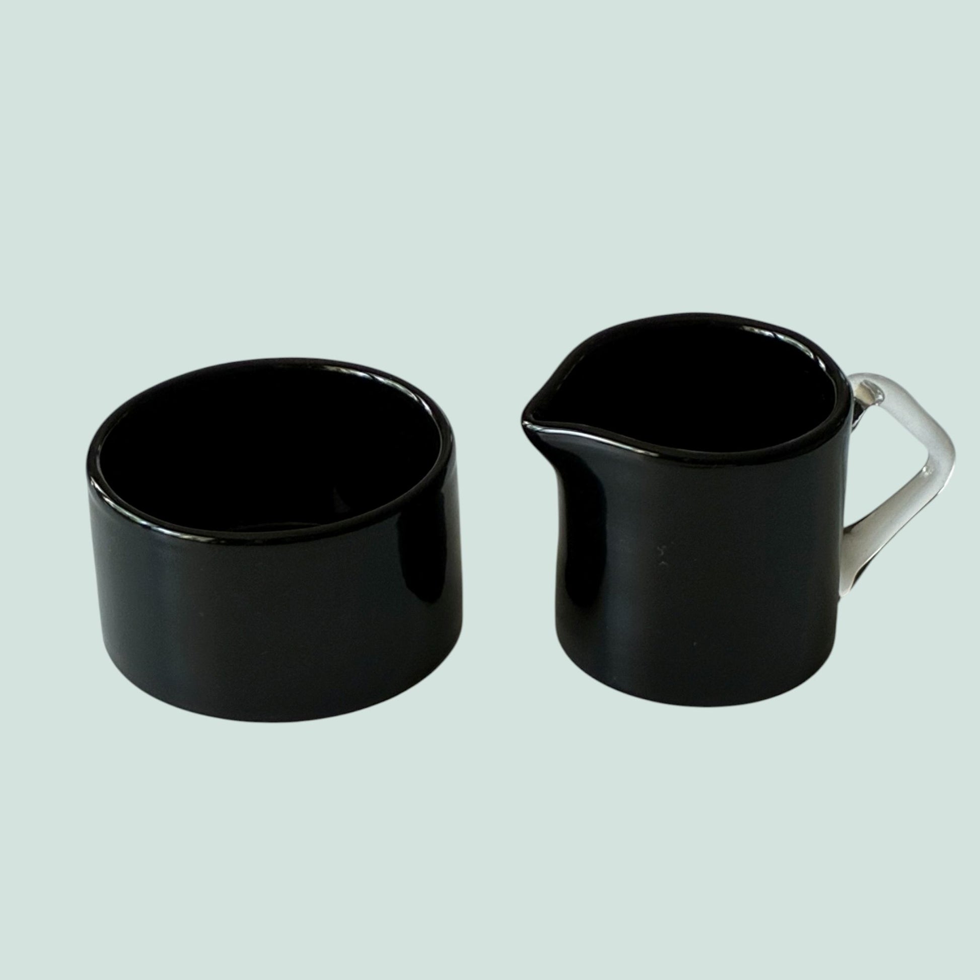 Black-and-white-sokerikko-ja-kermakko-nanny-still