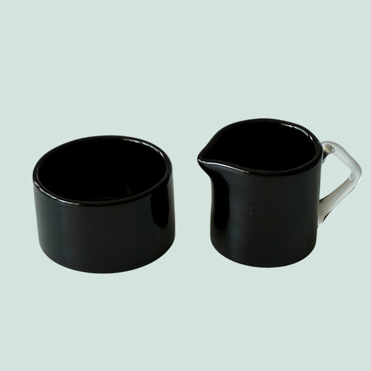 Black-and-white-sokerikko-ja-kermakko-nanny-still