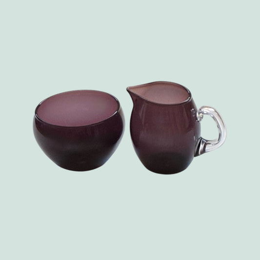 Lila-lasinen-kermakko-ja-sokerikko