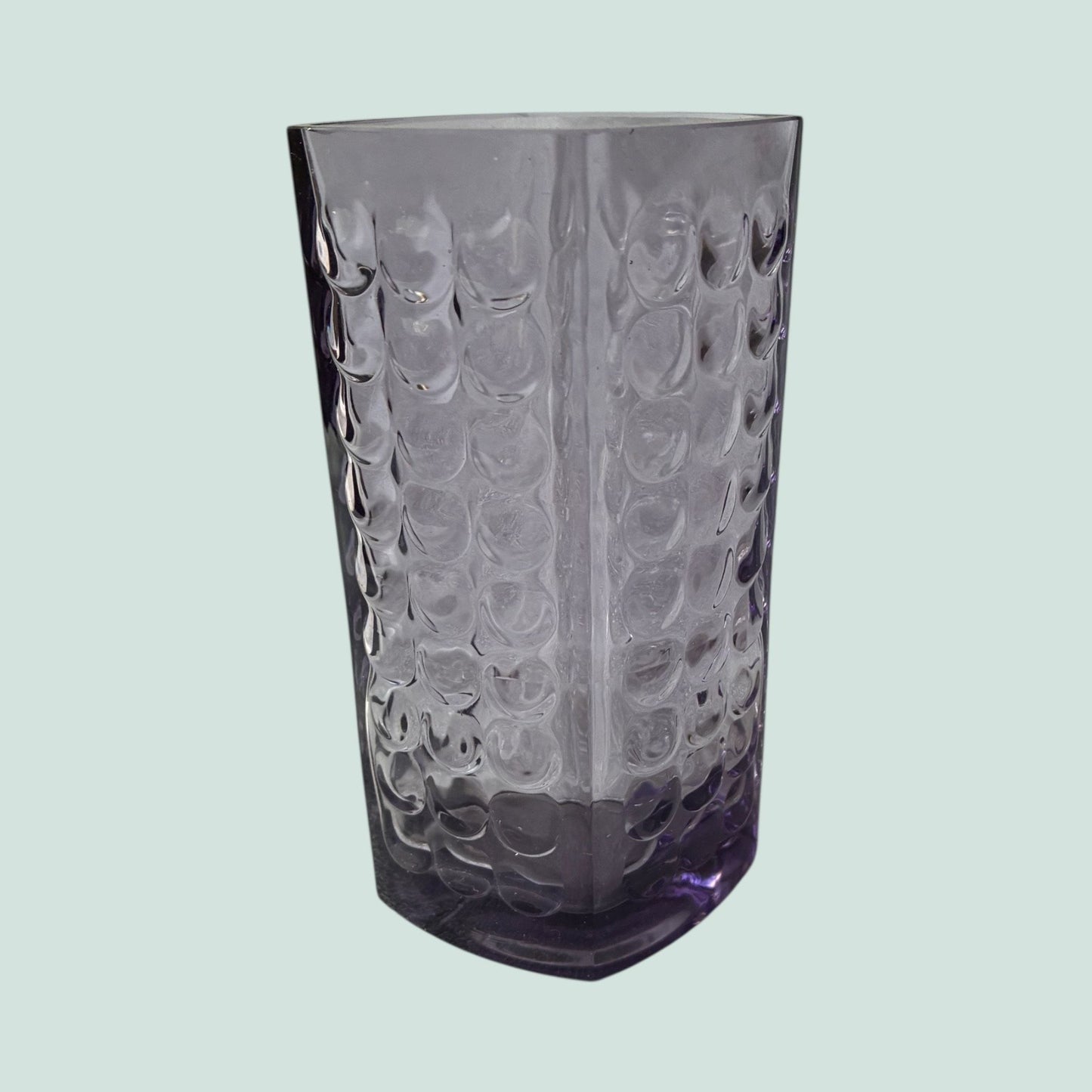 Mantyharjun-lasi-nina-maljakko-lila