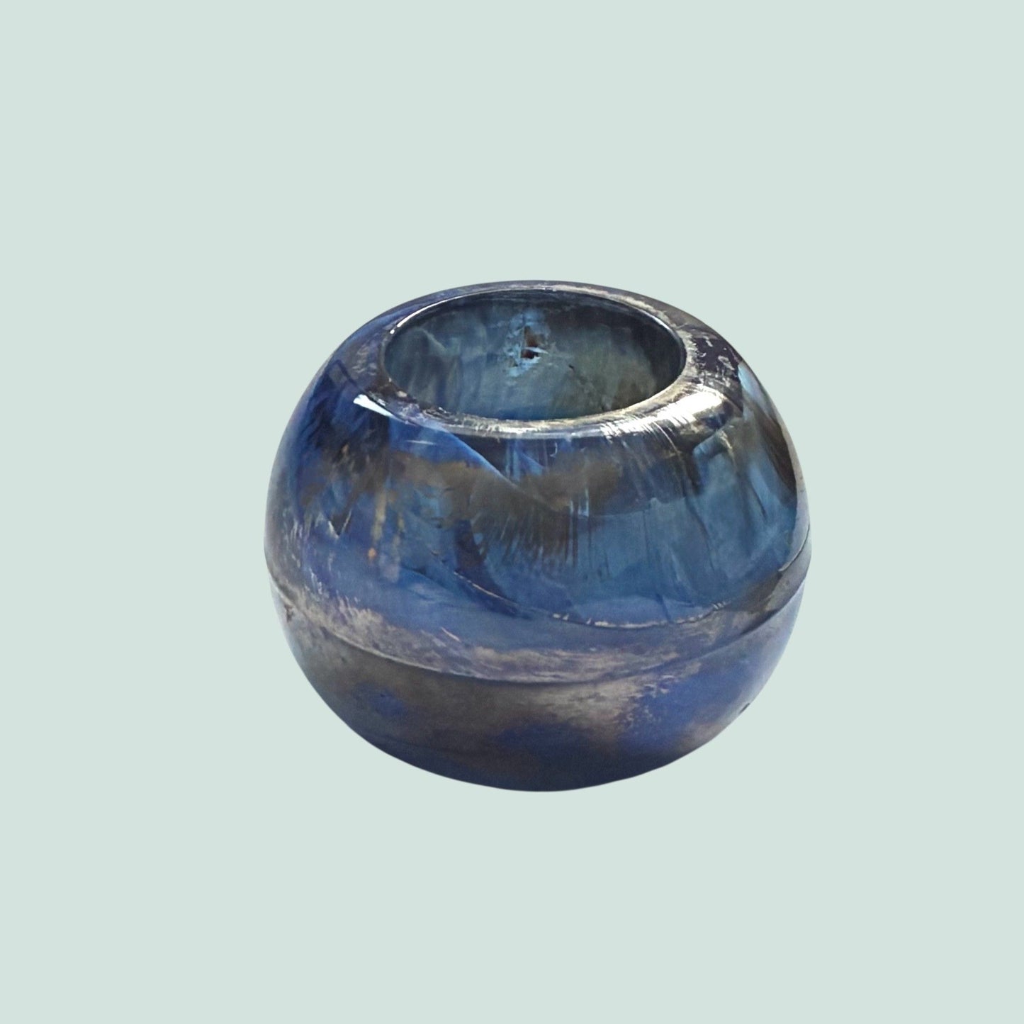 Nuutajärven lasi Pilvi tuikku