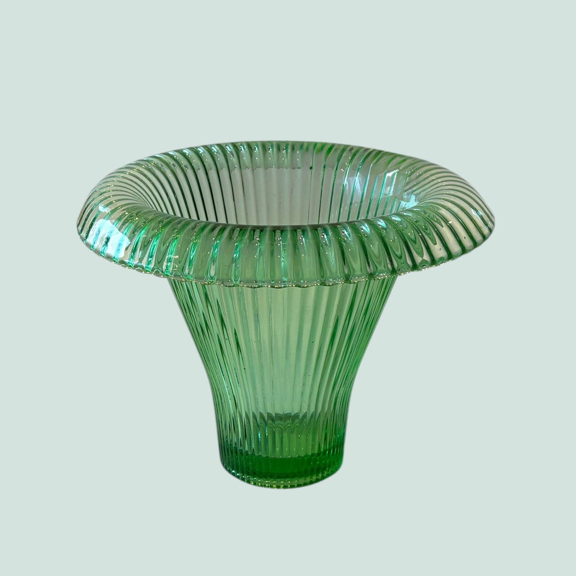 Riihimaen-lasi-maljakko-pyorea-vihrea