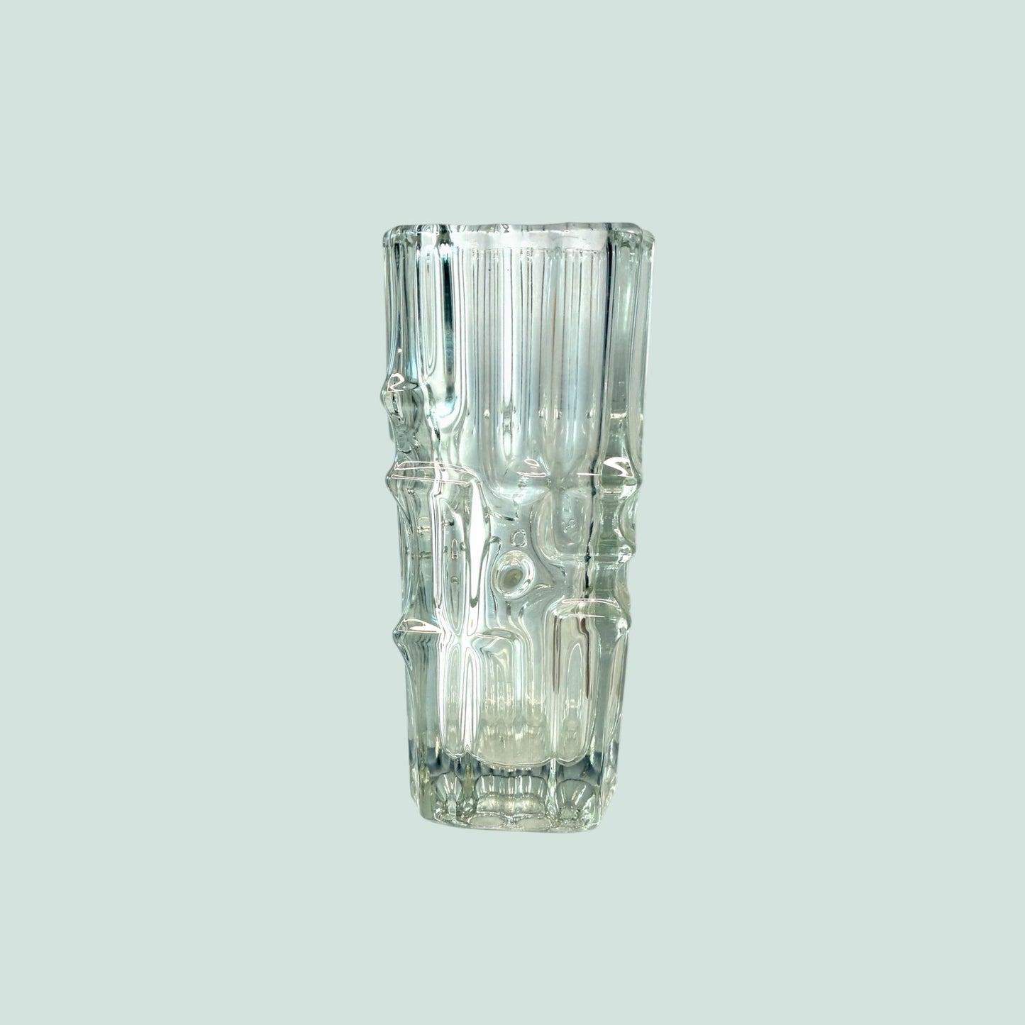 Sklo-vase-clear