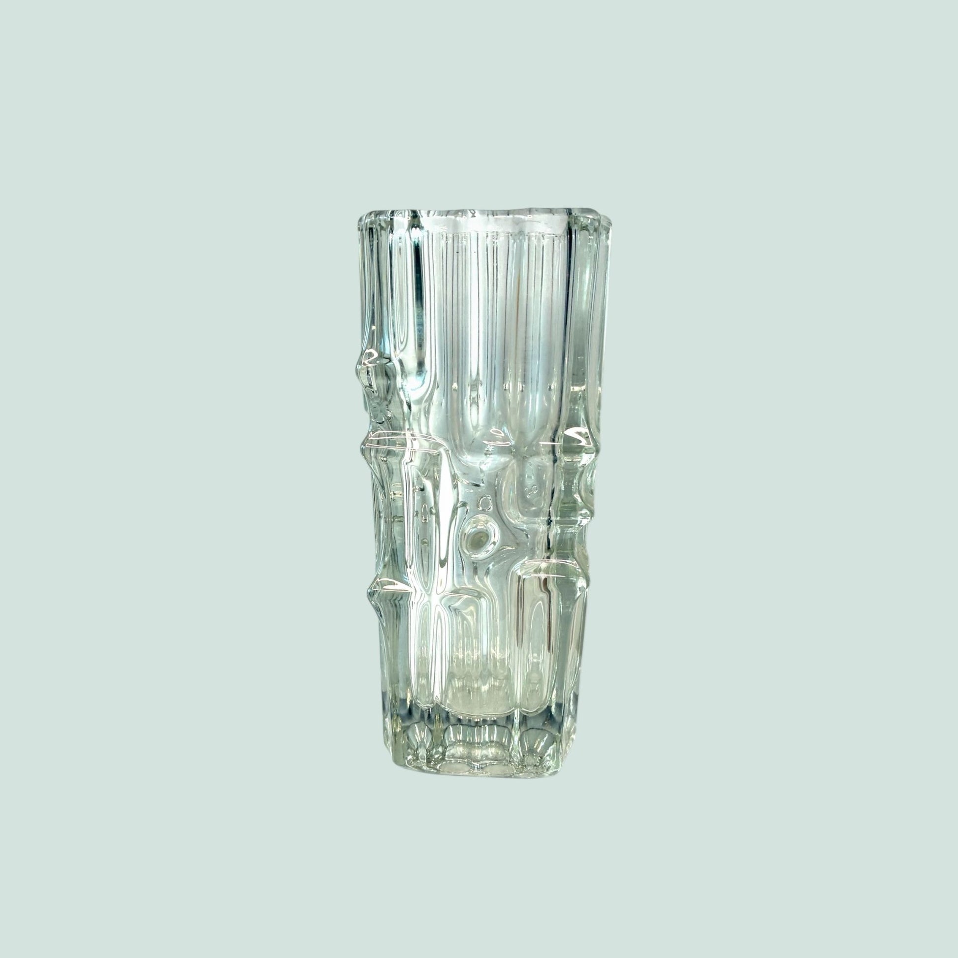 Sklo-vase-clear