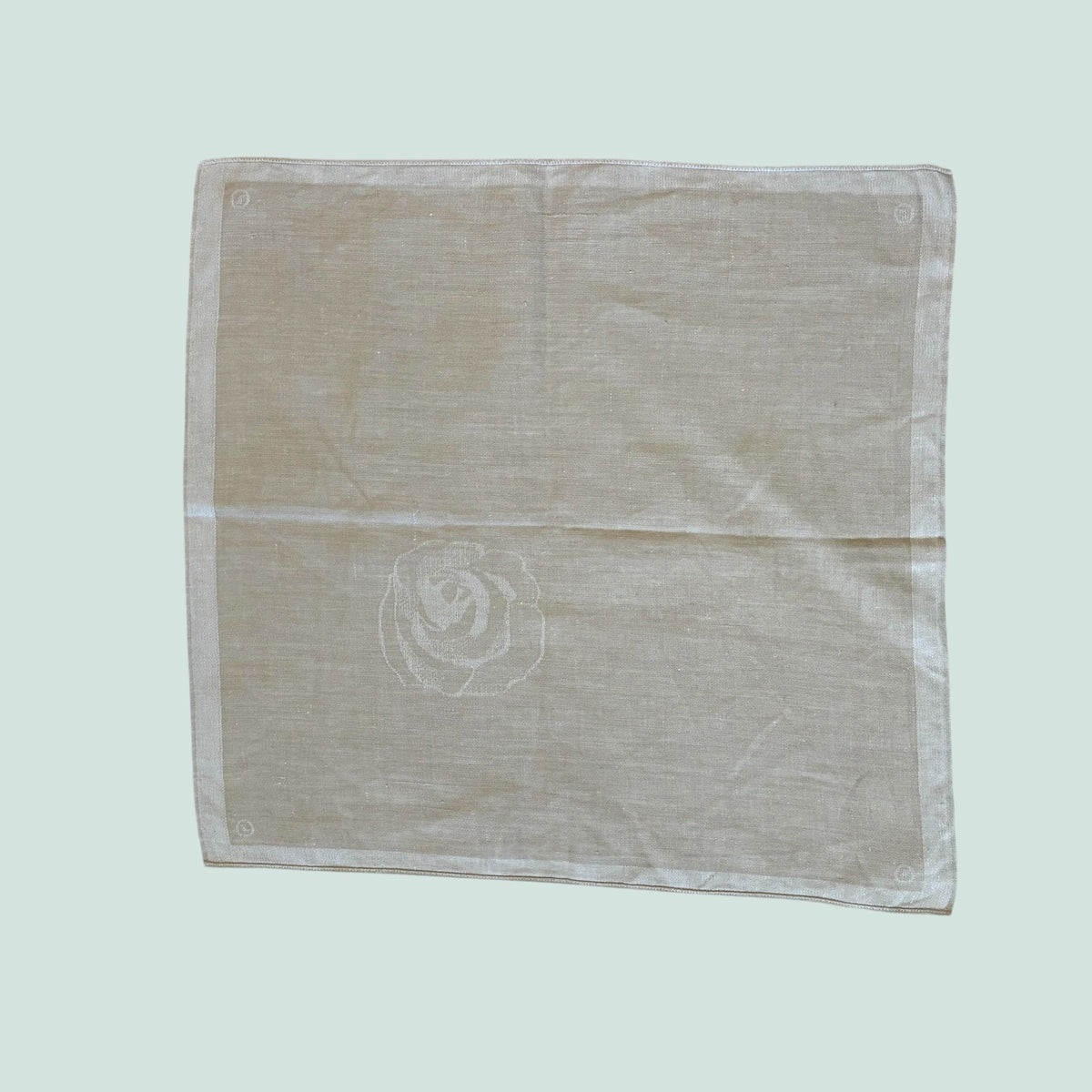 Tampella-sata-ruusua-poytatabletti-beige