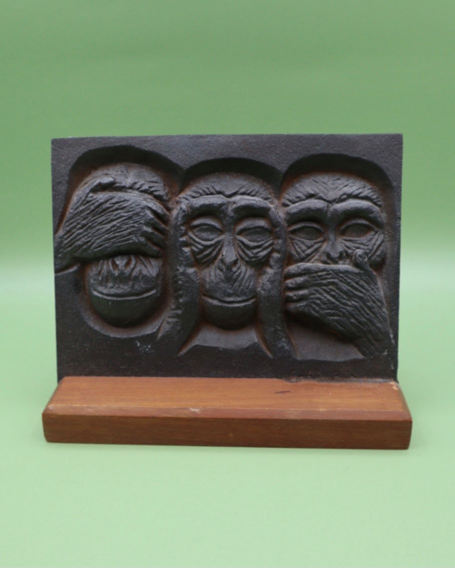 michael-schilkin-kolme-apinaa-reliefi
