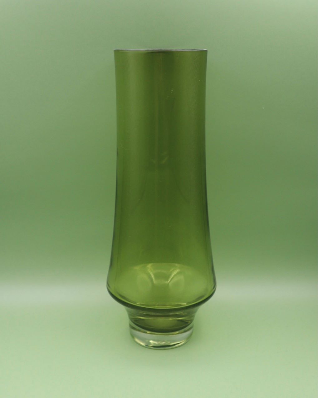 riihimaen-lasi-maljakko-1374-oliivinvihrea